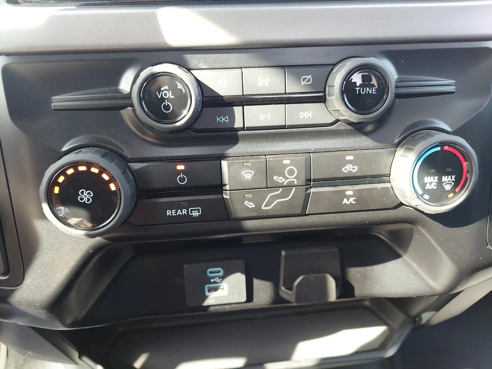 Used 2024 Gray Metallic Ford XL image 17