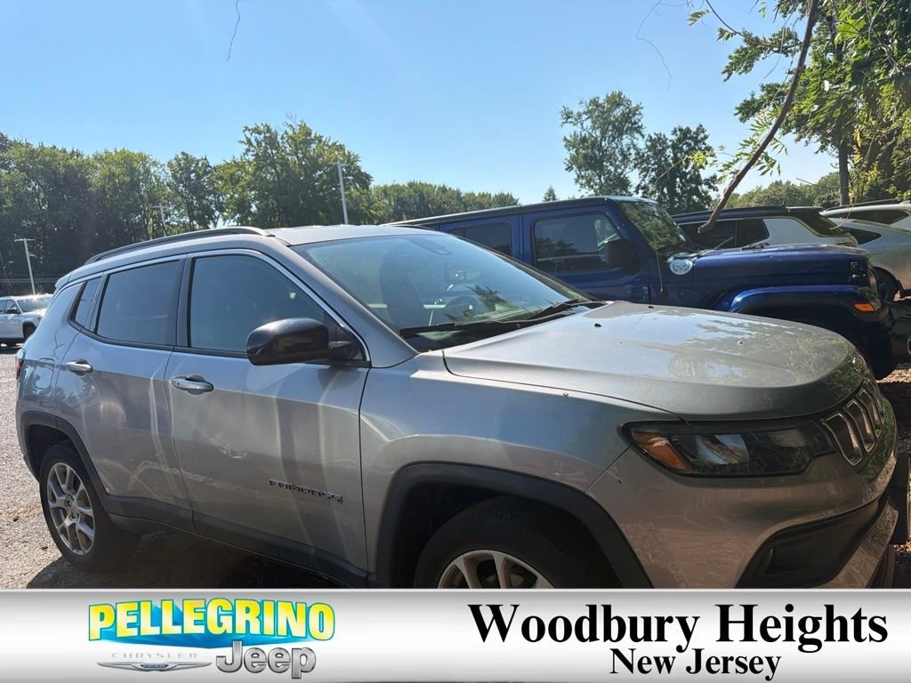 Used 2022 Silver Jeep Latitude Lux image 5