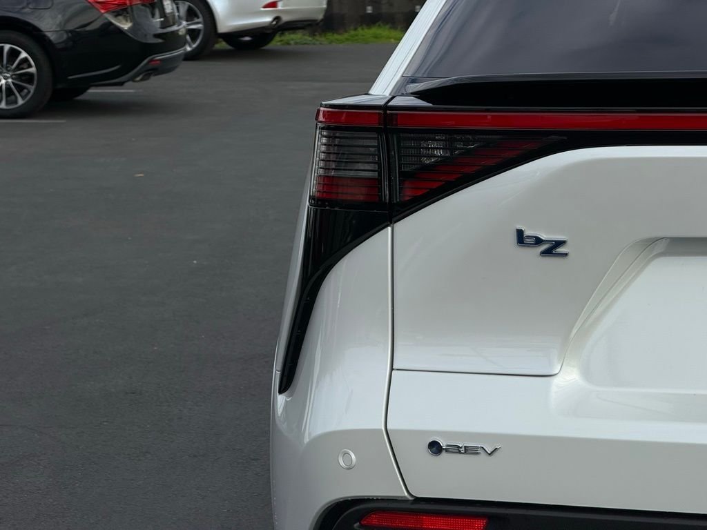 2026 Toyota bZ XLE - Photo 12
