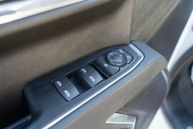 Used 2025 White GMC Elevation image 16