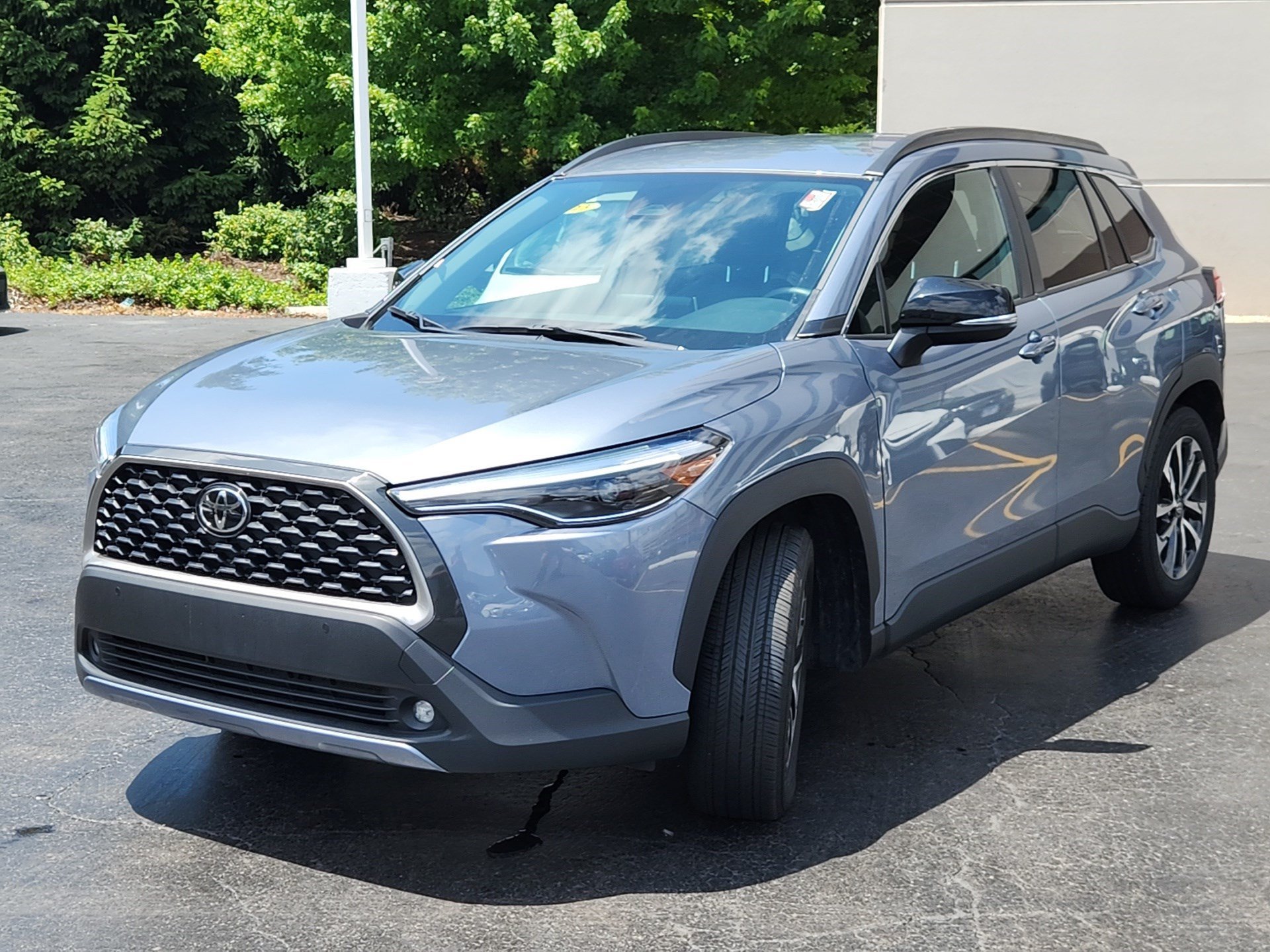 Used 2025 Celestite Toyota XLE image 3