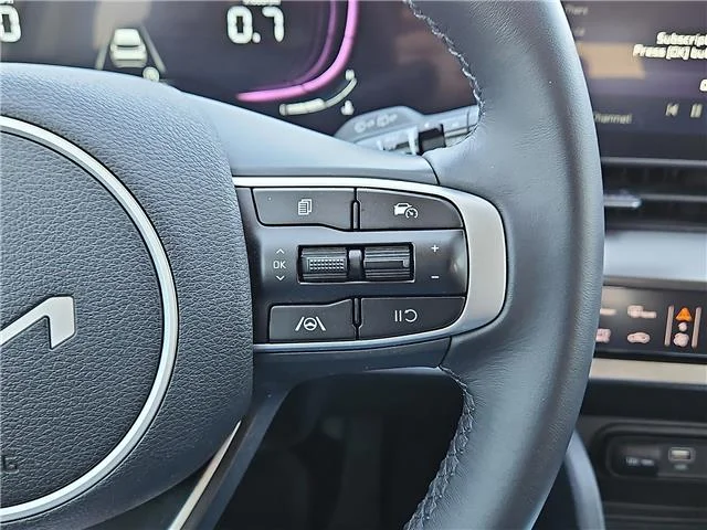 Used 2025 Glacial White Pearl KIA EX Front-Wheel Drive image 14