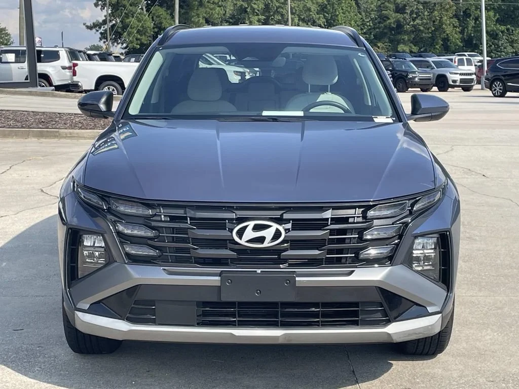 Used 2025  Hyundai SEL image 6