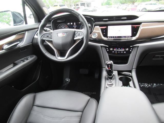 Used 2025 Stellar Black Metallic Cadillac Premium Luxury image 14