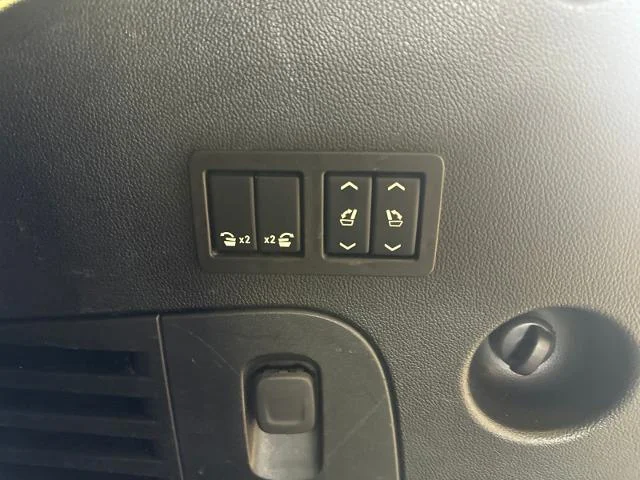 Used 2020 Summit White GMC  image 25