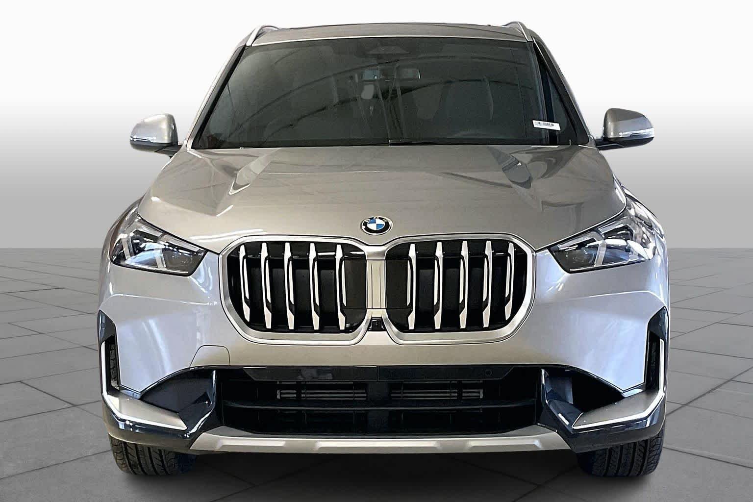 Used 2026 Space Silver Metallic BMW xDrive28i image 3