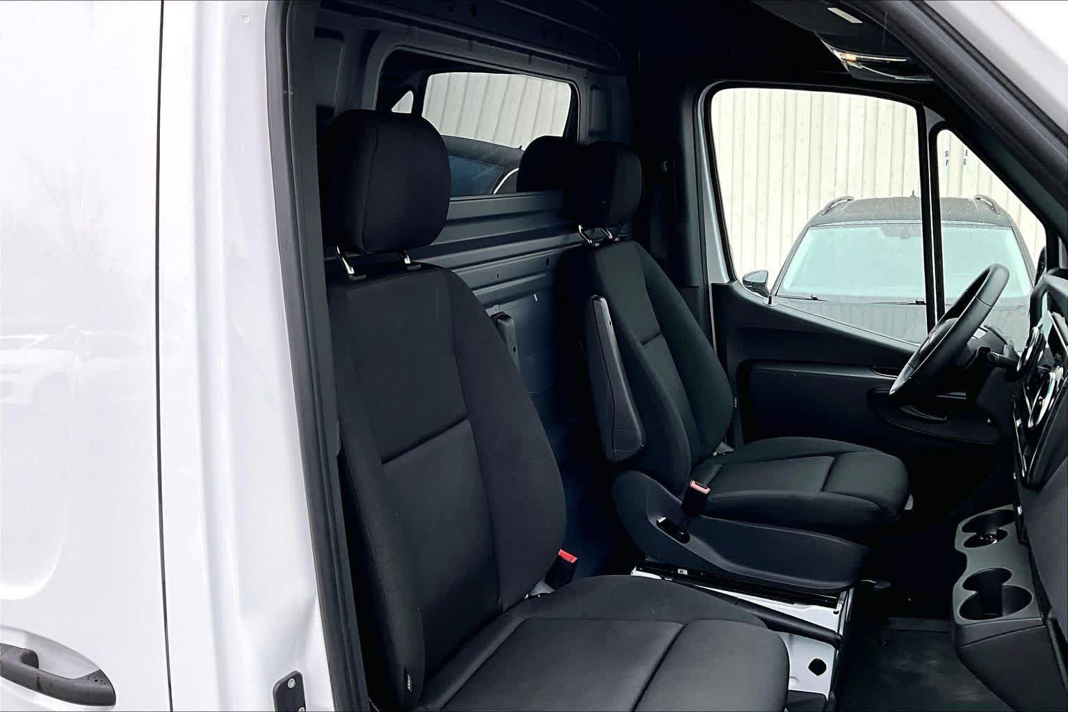 Used 2025 Arctic White Mercedes-Benz  image 8