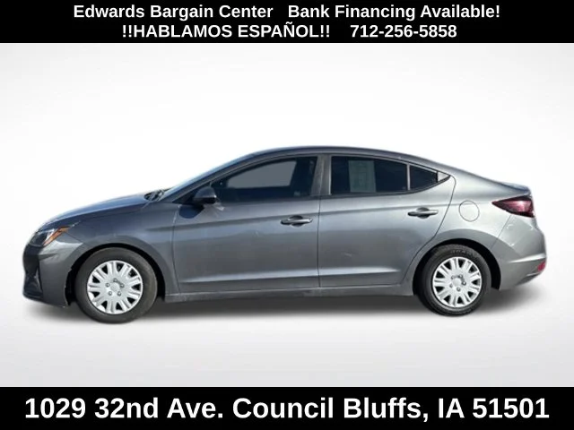 Used 2019 Gray Hyundai SE image 4