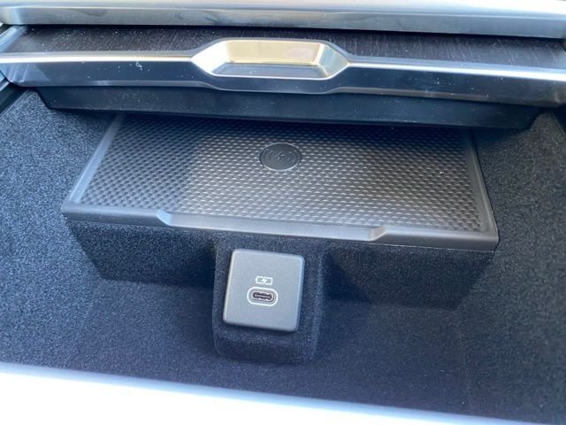 Used 2025 Silver Land Rover SE image 12