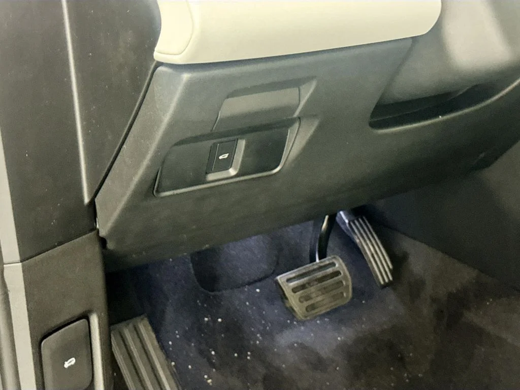 New 2026 Eiger Grey Land Rover Core S image 9