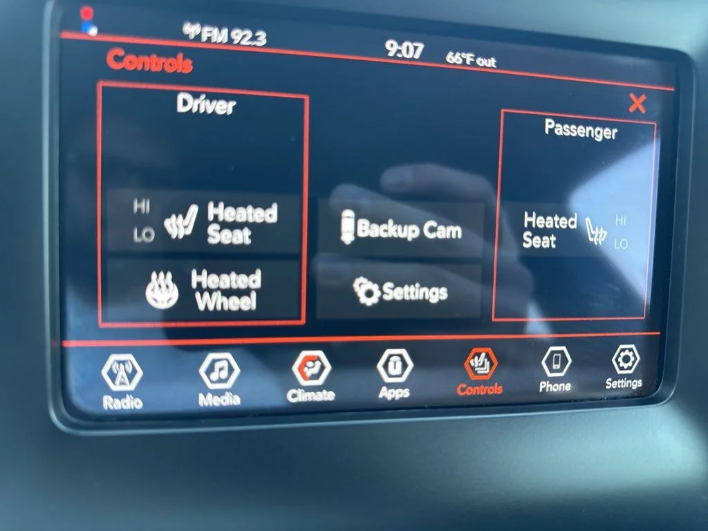 Used 2021 Green Jeep Latitude Lux image 4