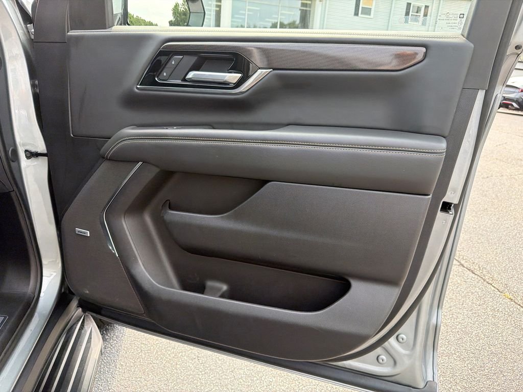 Used 2025 Silver GMC Elevation image 14