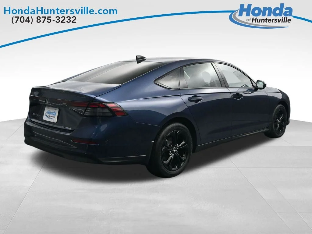 Used 2025  Honda SE image 8