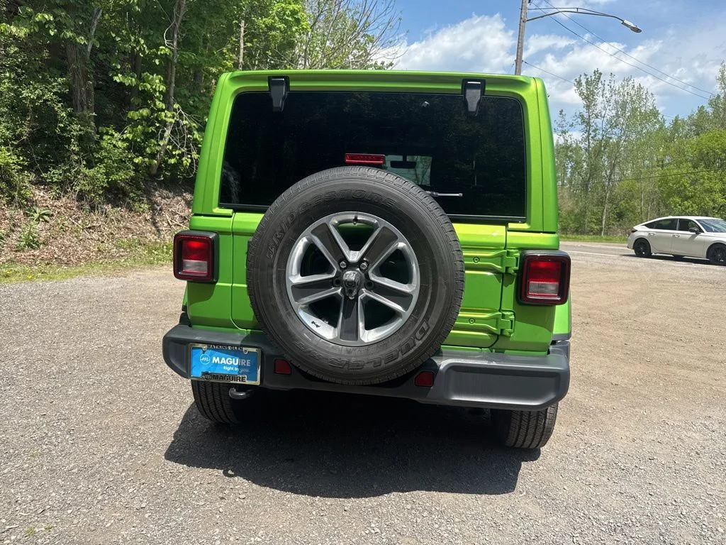 Used 2020 Green Jeep Unlimited Sahara image 6