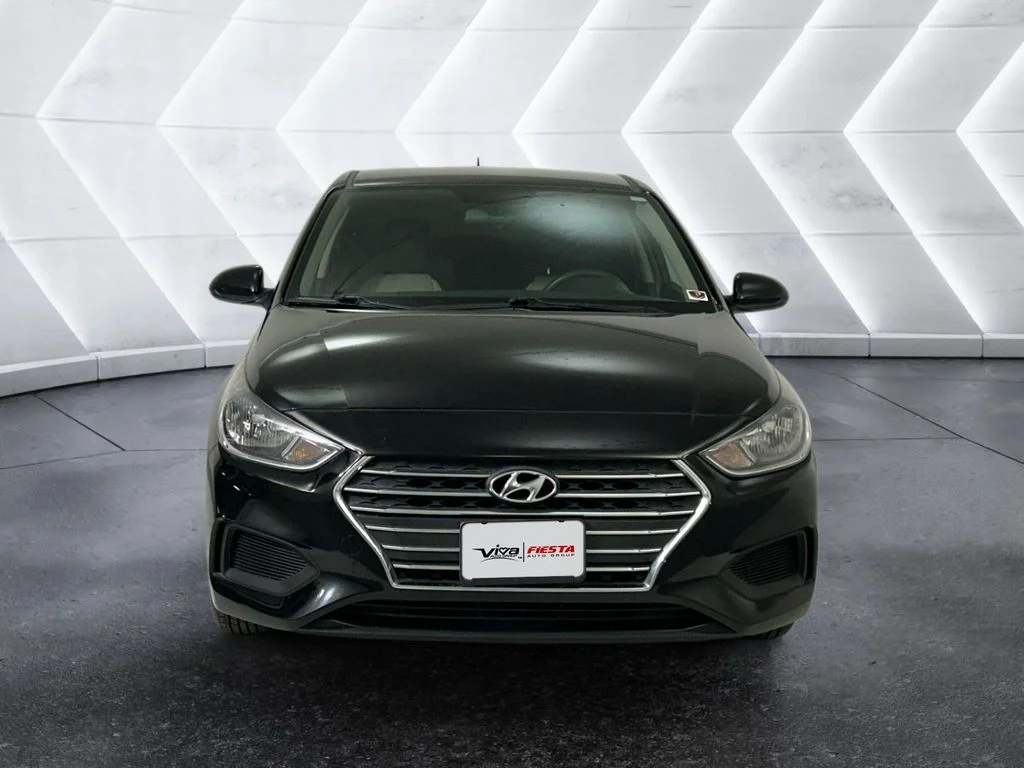 Used 2021 Black Hyundai SE image 2