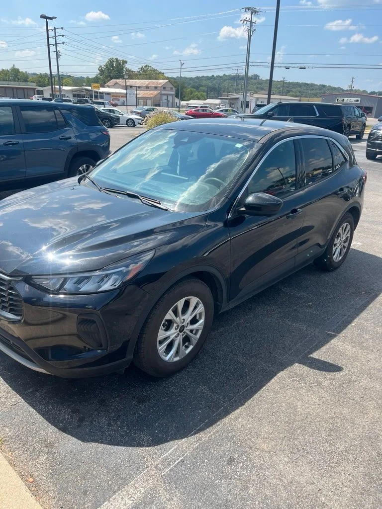 Used 2023 Black Ford Active image 2