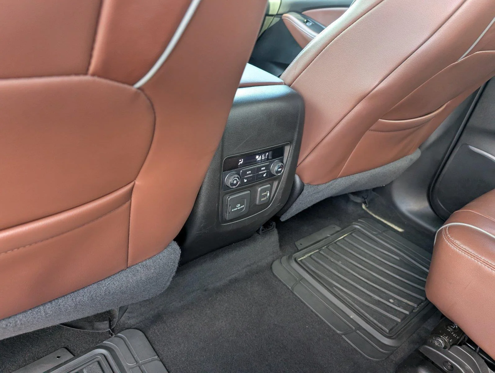 Used 2018 Includes Satin Nickel lower exterior accent color. Buick Avenir image 32