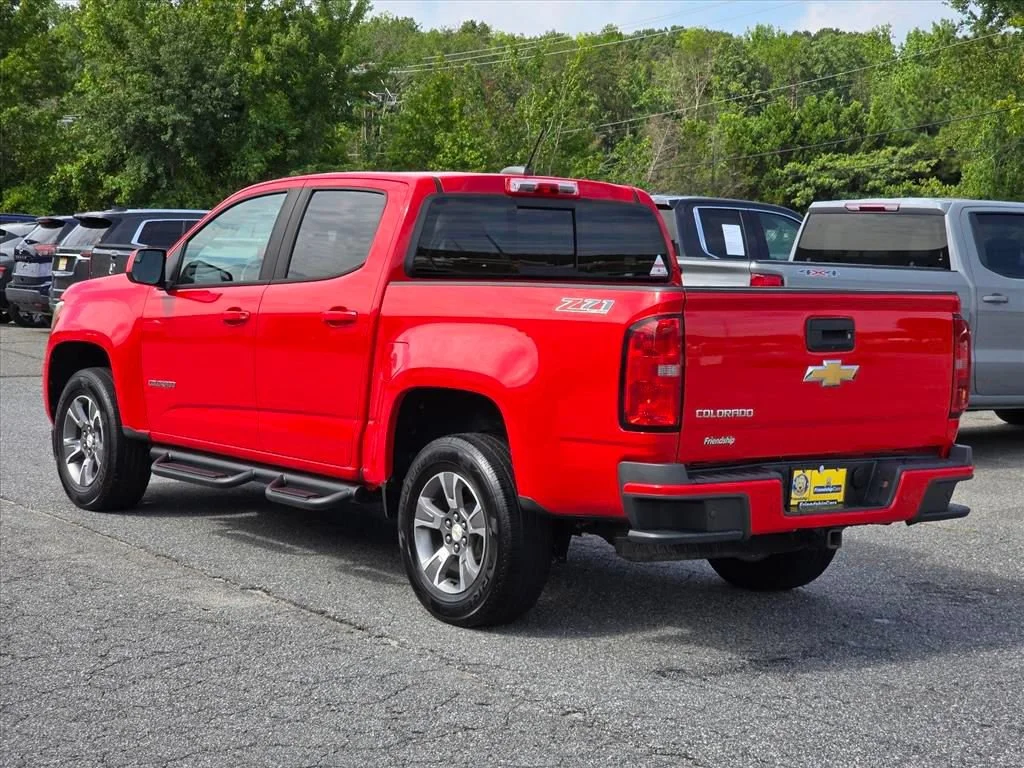 Used 2019 RED HOT Chevrolet 2WD Z71 image 24