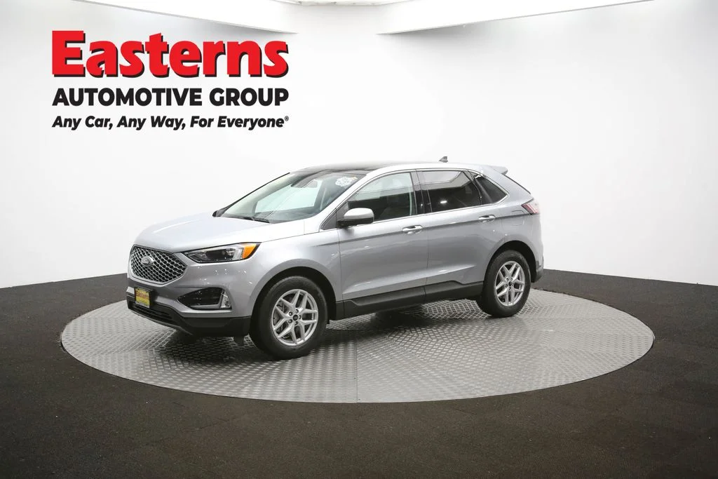 Used 2023 Silver Ford SEL image 53