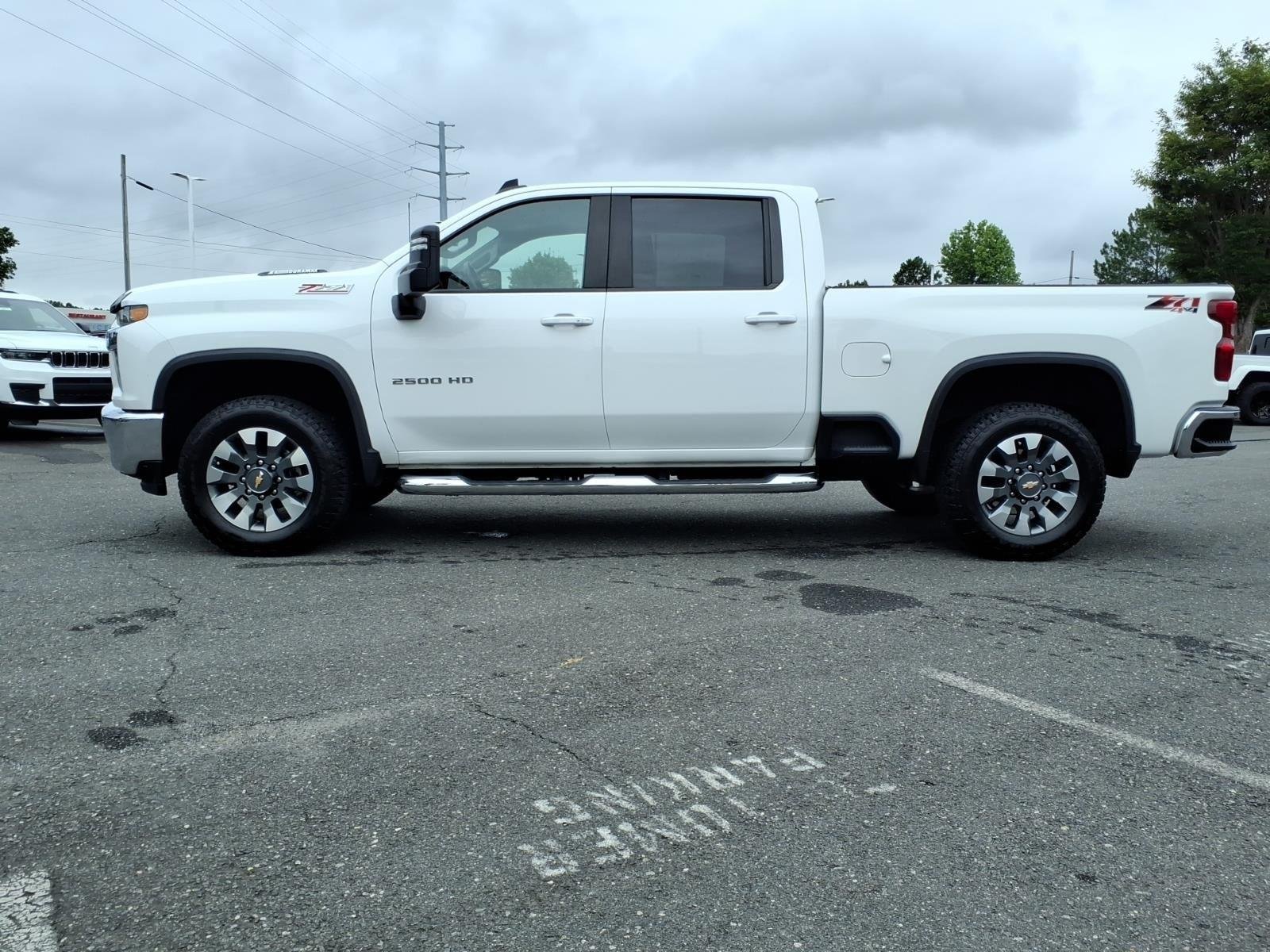 Used 2022 Summit White Chevrolet LT image 11