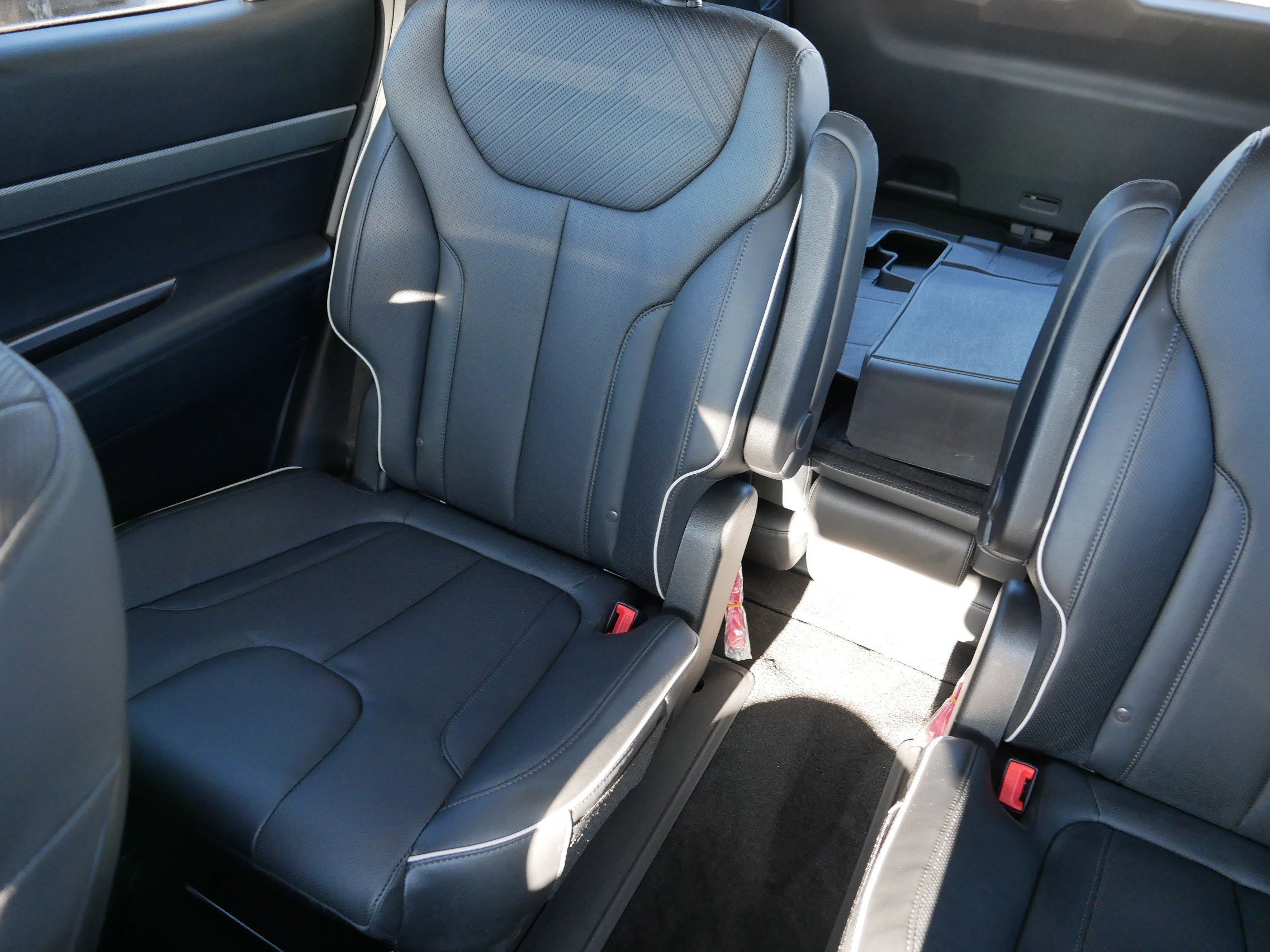 Certified Used 2025 Typhoon Silver Hyundai SEL image 12