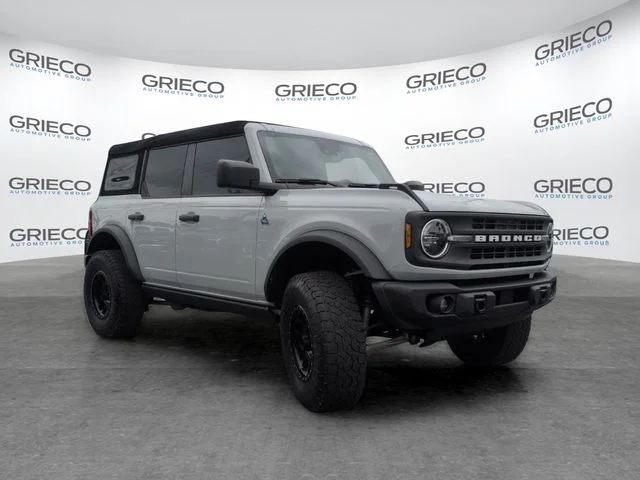 2023 Ford Bronco Black Diamond Mid (322A) 4x4's photo