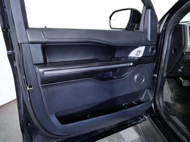 Used 2019 Black Ford XLT image 16