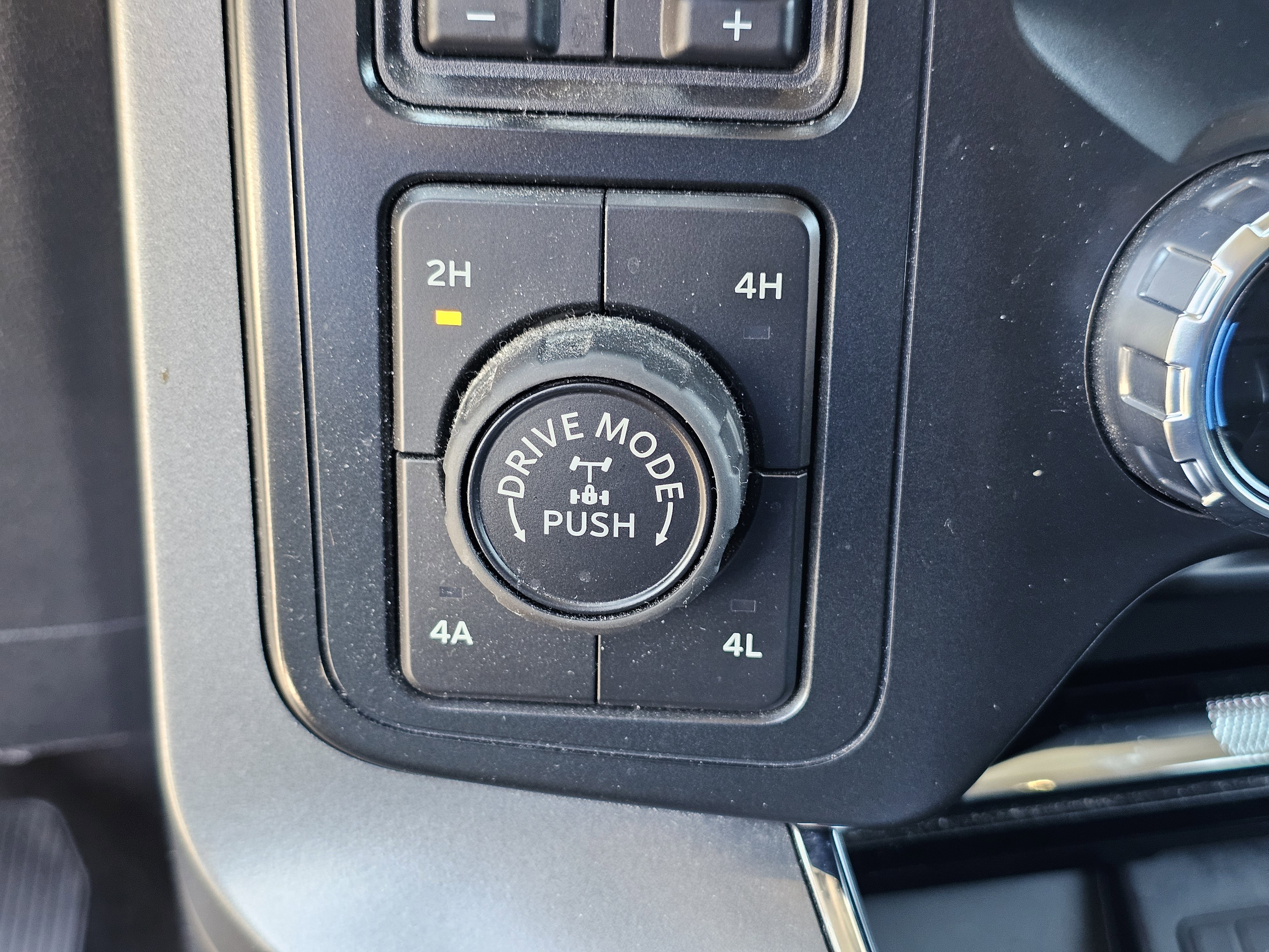 Used 2022 Agate Black Metallic Ford LARIAT image 25