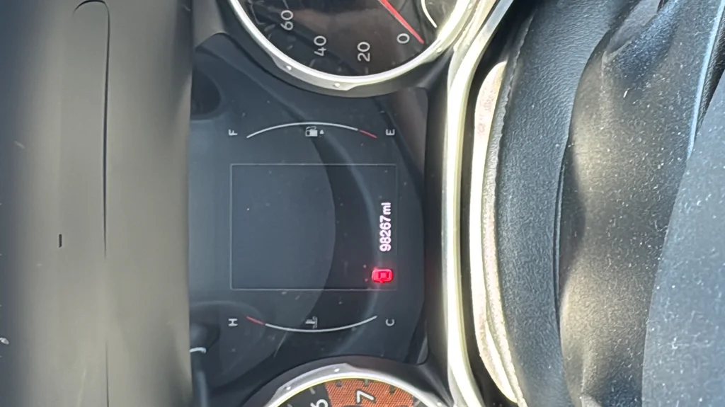 Used 2018 Gray Jeep Latitude image 15