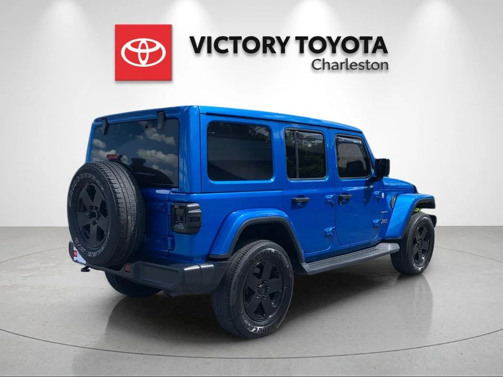 Used 2024 Blue Jeep Sahara image 7