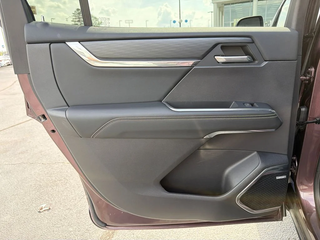 Used 2024 Brown GMC Elevation image 22
