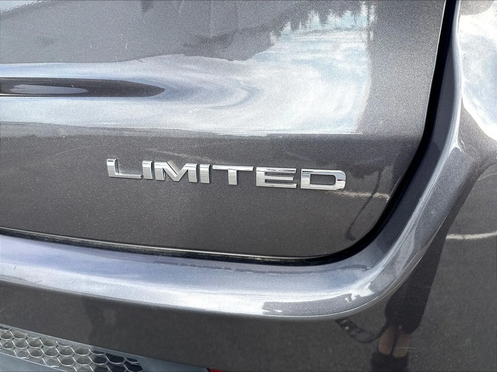 Used 2023 Crystal Metallic Jeep Limited image 25