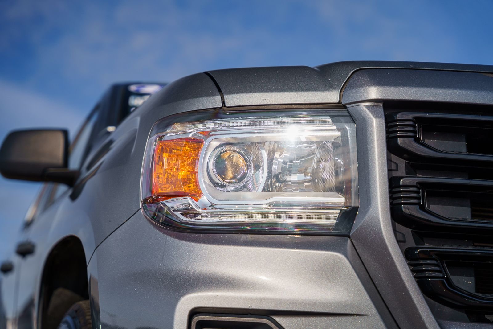 Used 2022 Gray GMC Elevation Standard image 9