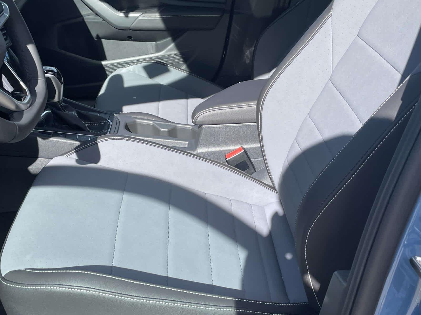New 2027 MONTEREY BLUE PEARL Volkswagen SE image 15