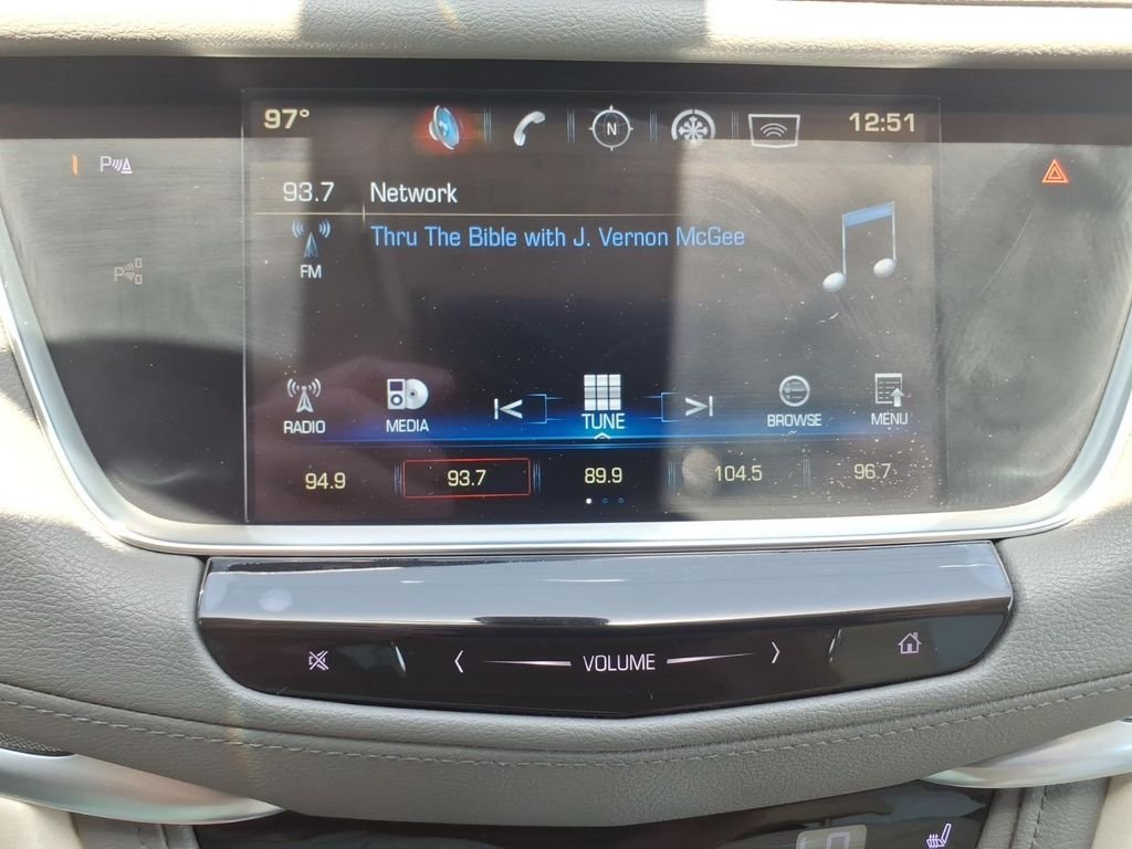 Used 2018 Silver Cadillac Luxury image 22
