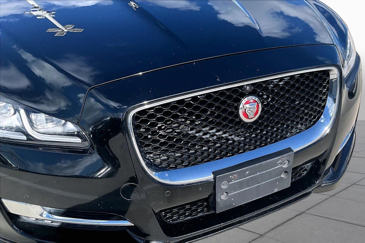 Used 2017 Ultimate Black Metallic Jaguar XJ R-Sport image 27