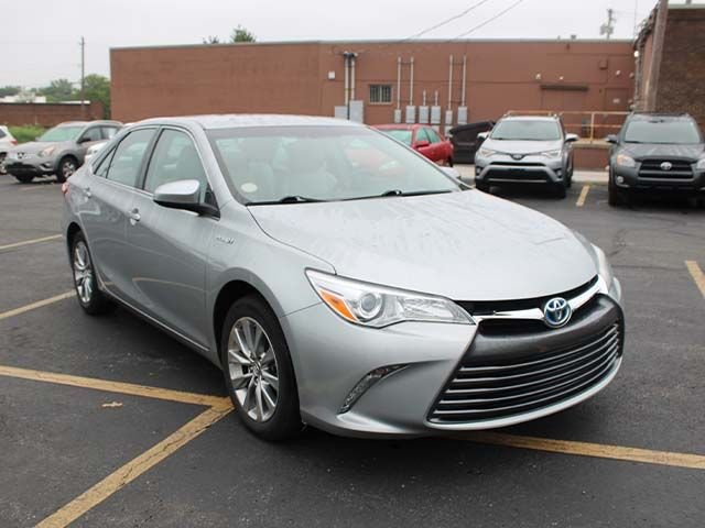 Used 2015 Celestial Silver Toyota LE image 4