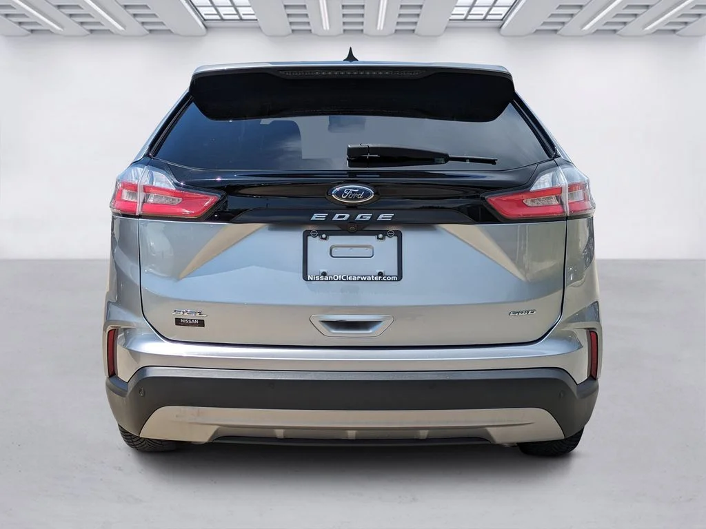 Used 2024 Silver Ford SEL image 4