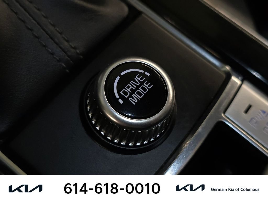 Used 2020 Black Kia S image 31