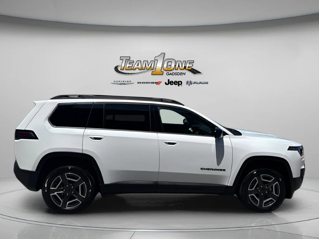 New 2026 Bright White Clear-Coat Exterior Paint Jeep Laredo image 9