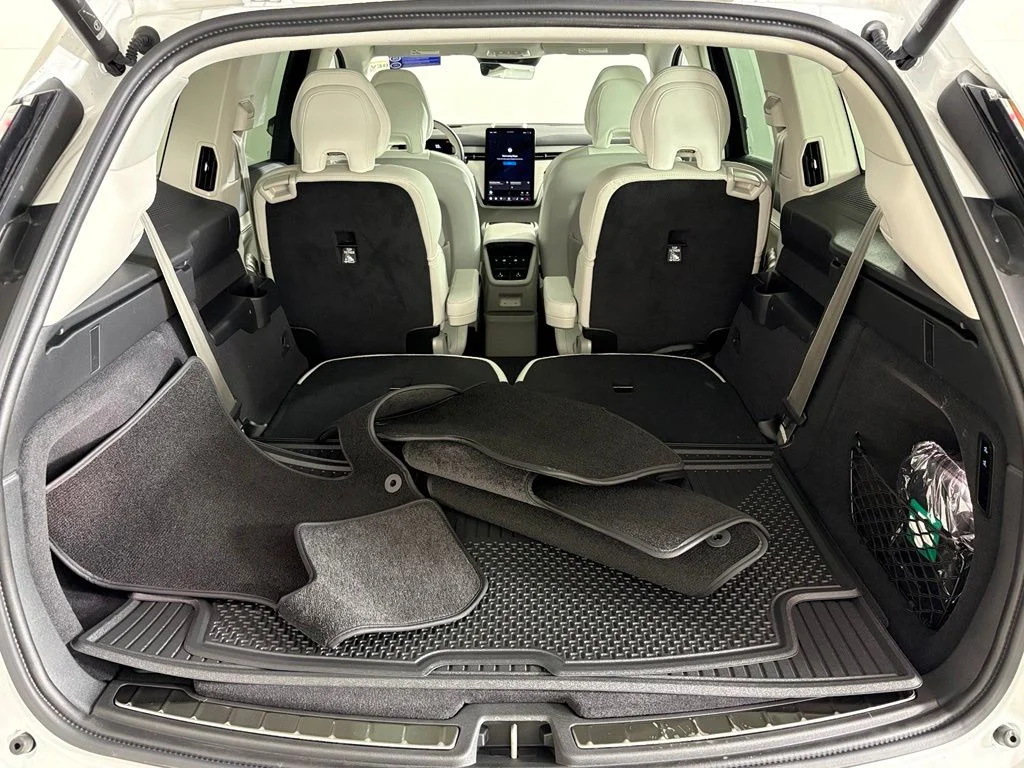 New 2026 Crystal White Volvo Plus image 18