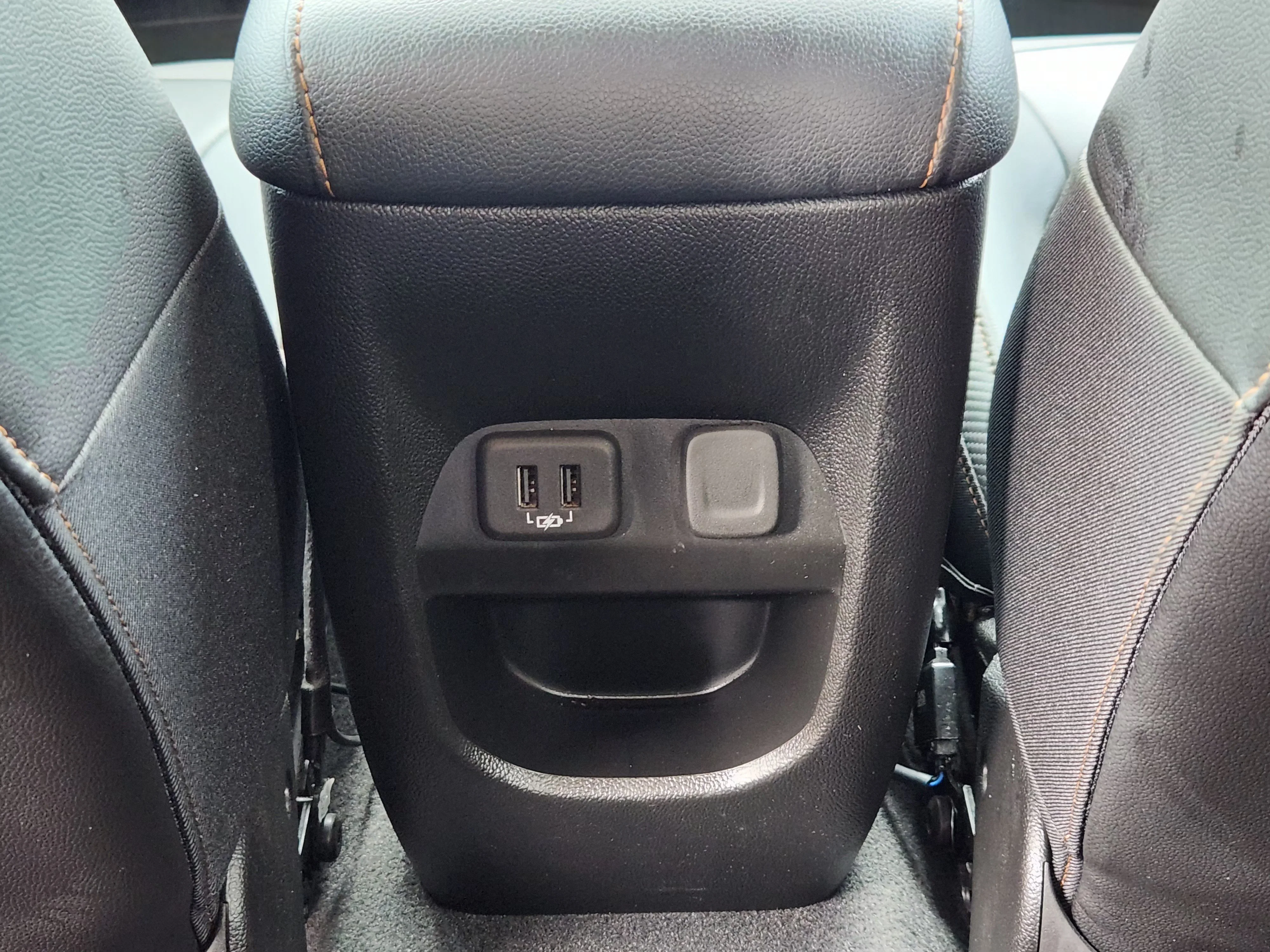 Used 2022 Summit White GMC AT4 w/Leather image 30