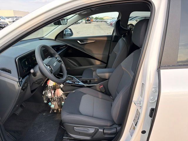 New 2026 Snow White Pearl Kia LX image 13