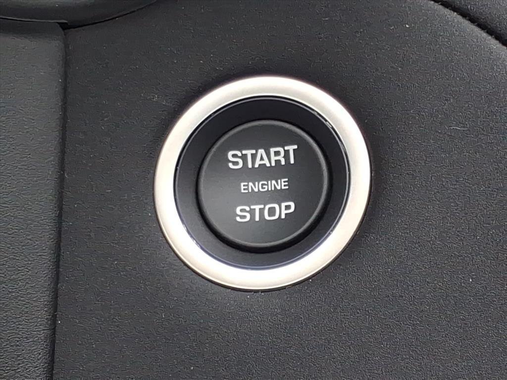 New 2026 Fuji White LAND ROVER Dynamic SE image 16