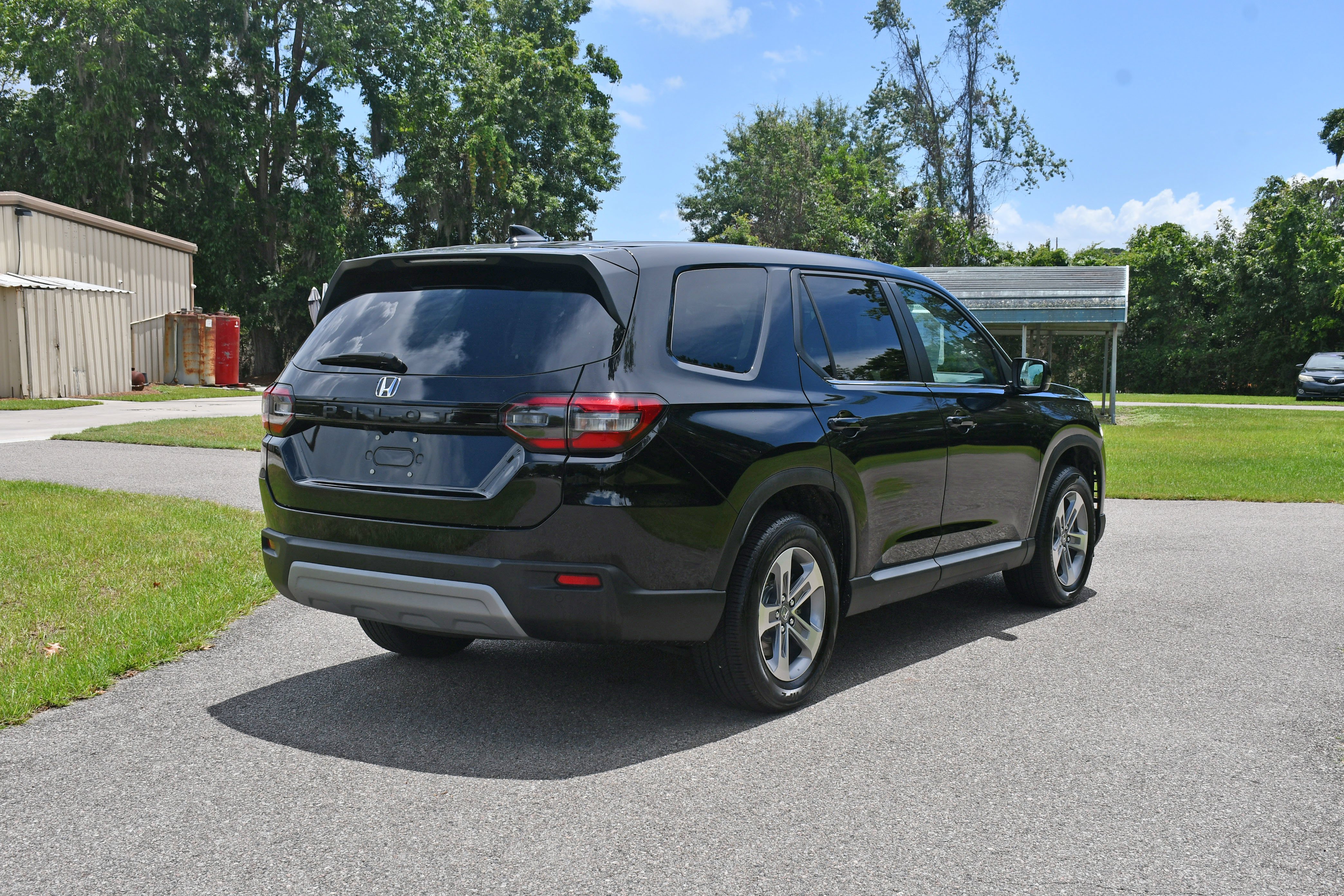 Used 2025 Black Honda EX-L image 4