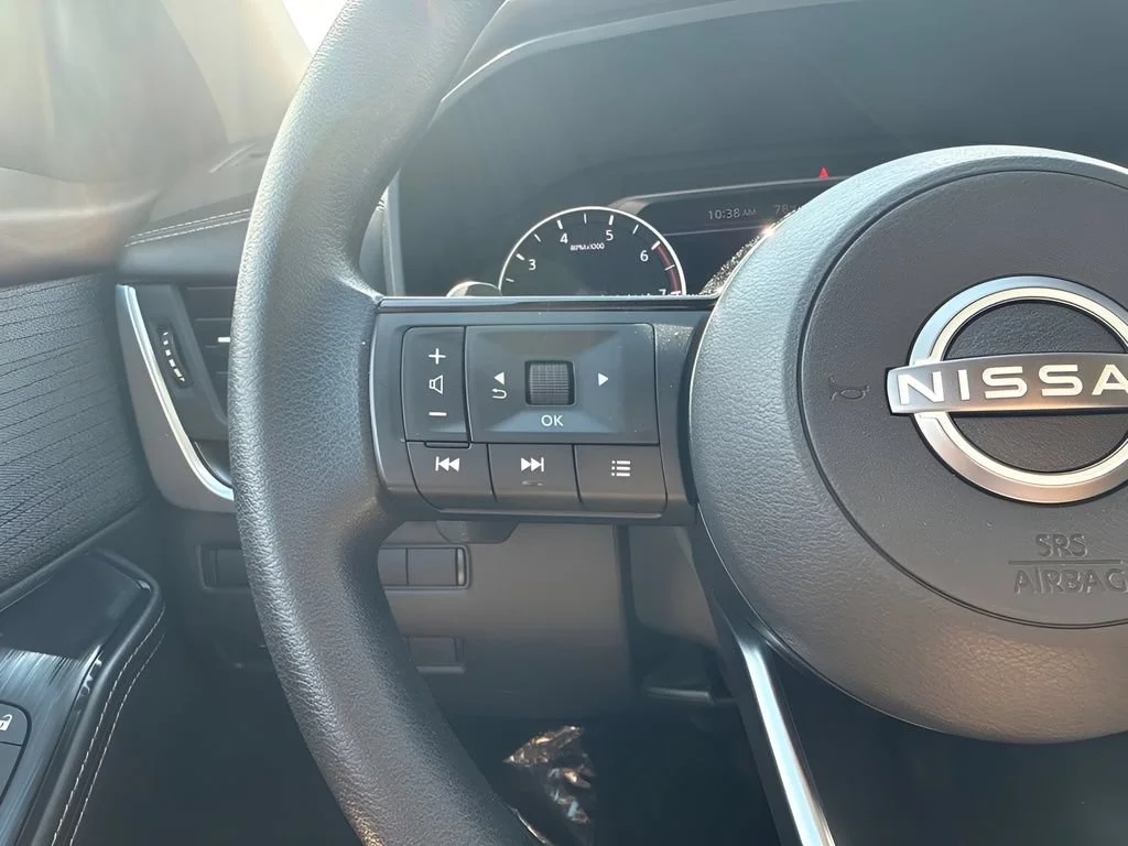 Used 2023  Nissan SV image 15