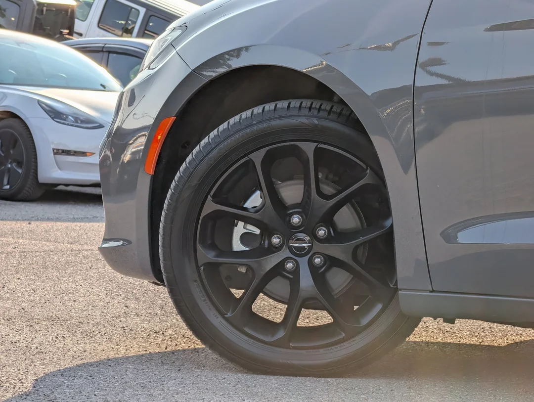 Used 2025 Grey Chrysler Limited - - FWD - Nappa Leather - Full Sunroof - Blind Spot & More! image 9