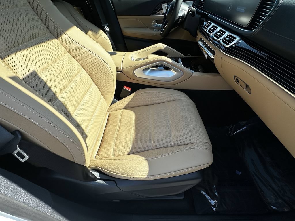 New 2026 MANUFAKTUR Moonlight White Metallic Mercedes-Benz GLE 450 image 15