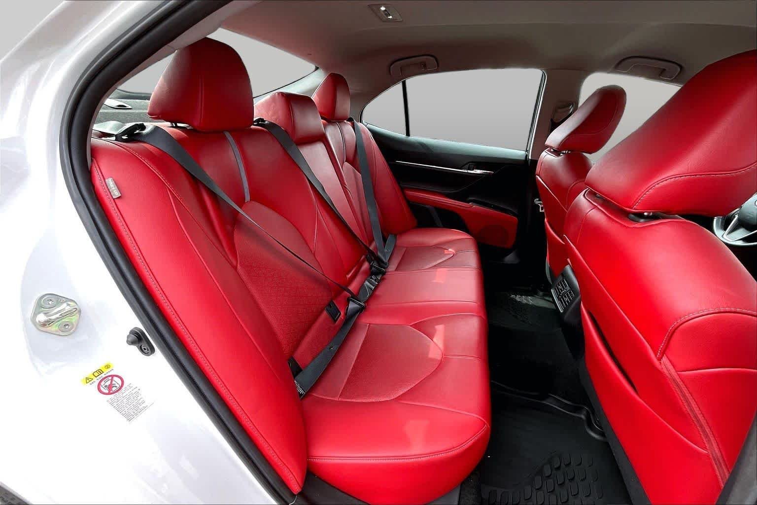 Used 2018 Midnight Black Metallic/Wind Chill Toyota XSE image 18