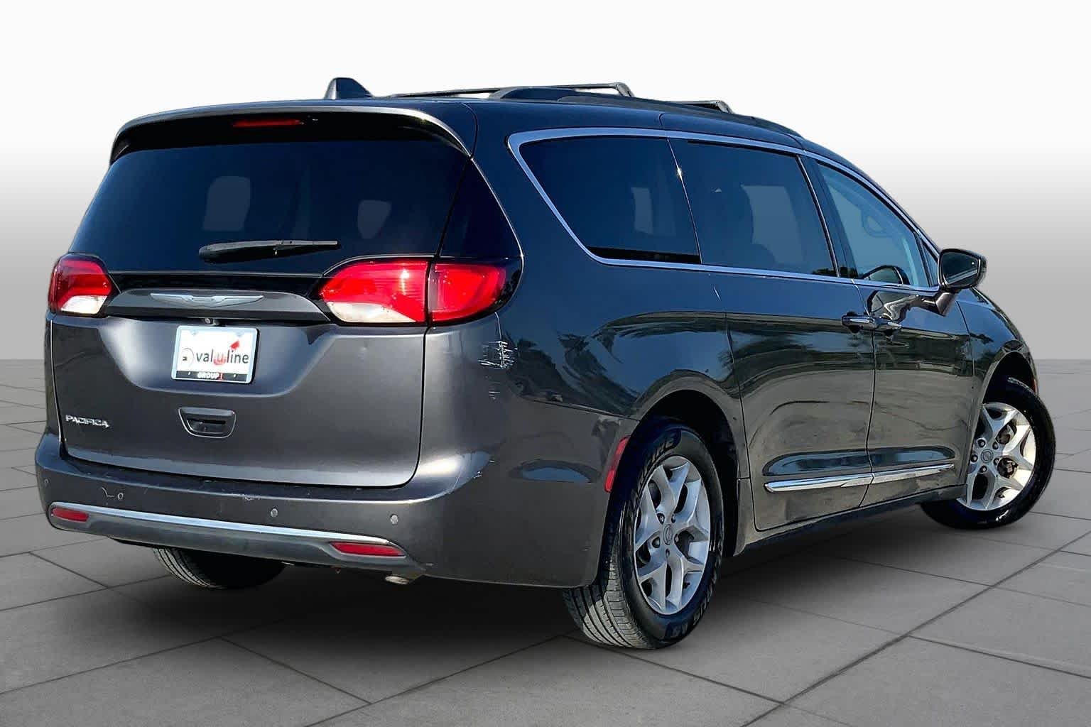 Used 2017 Granite Crystal Metallic Clearcoat Chrysler Touring-L image 13